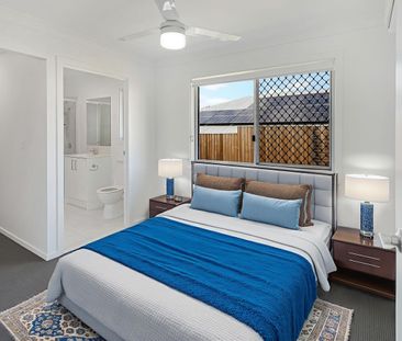 Modern Family Home in Beautiful South Maclean - Photo 3