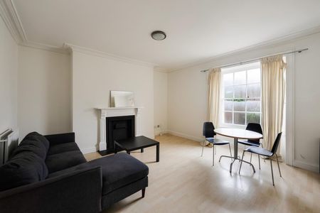 1 Bed Flat - Photo 2