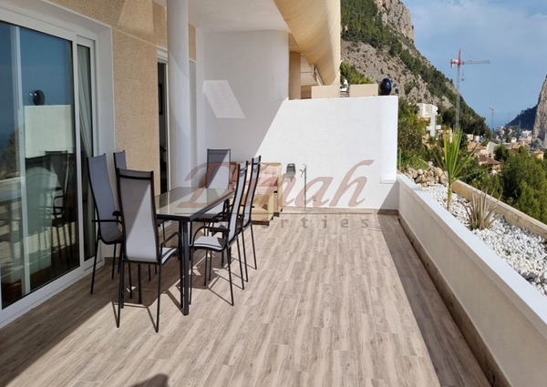 Exclusive flat with stunning terrace and spectacular sea views.