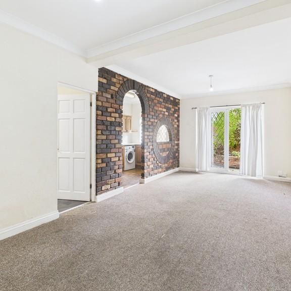 1 bedroom ground floor flat to rent - Photo 1