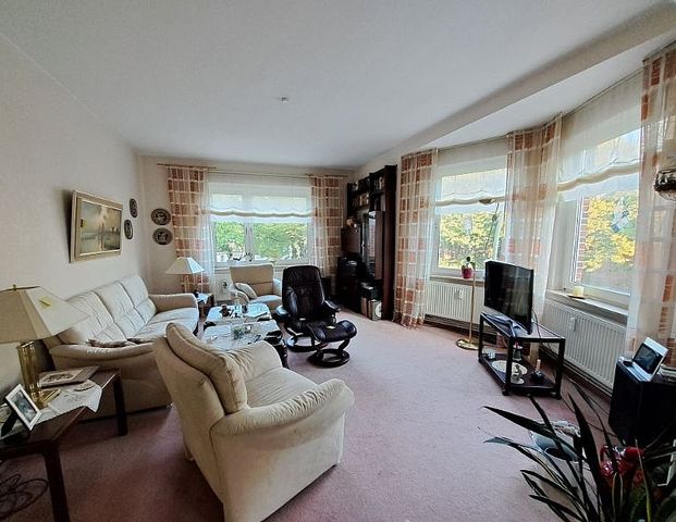 Große 4-Zimmer-Wohnung mit Balkon in Bremerhaven-Lehe! - Foto 1