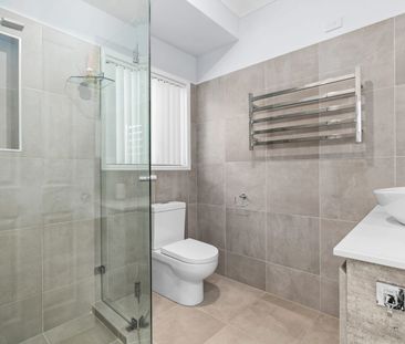 Elegant Family Oasis in Peregian Springs - Photo 2