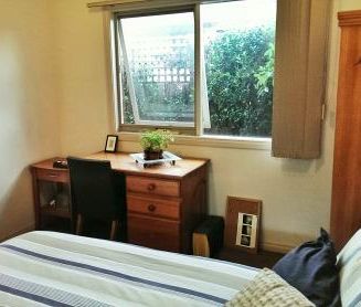 Caulfield South - Photo 1