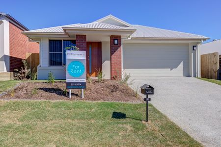 Family Home in Highlands Estate! - Photo 2