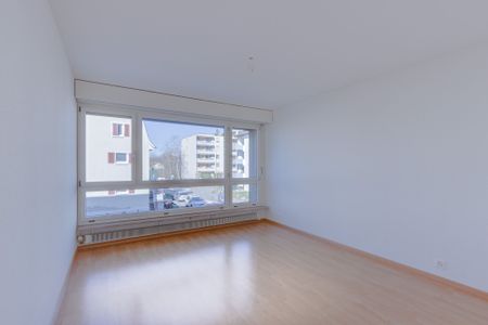 Modern and bright 3.5-room apartment in a quiet location in Birsfelden - Photo 3