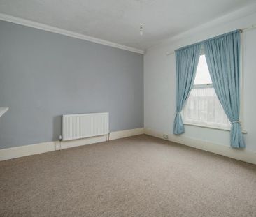4 bedroom semi-detached house to rent - Photo 4