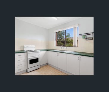 Spacious, Low Maintenance Living - Photo 3