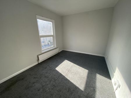 4 bedroom terraced house to rent - Photo 3