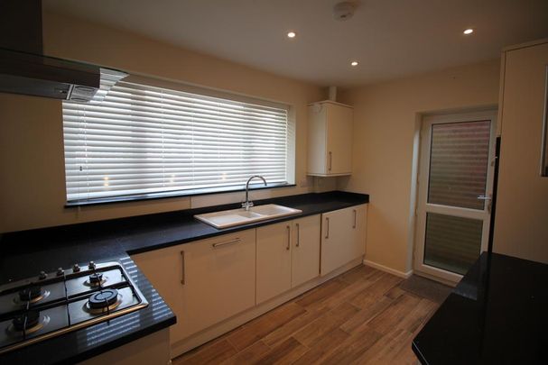 3 bedroom detached bungalow to rent - Photo 1