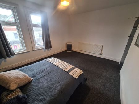 Room 4, 26 Highfield Road - Photo 2