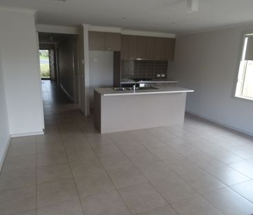 Four Bedrooms, Ensuite, Open Plan Living, Evaporative cooling. - Photo 4