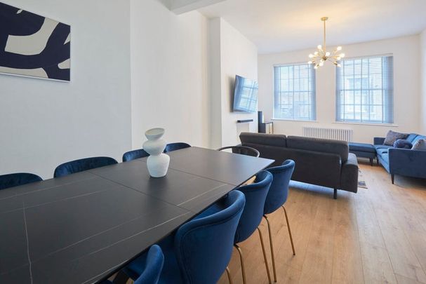 Queen Street - Photo 1