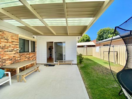 Cozy & Light Filled Family Home - Photo 5