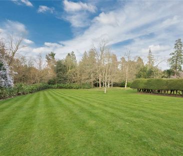 A charming first floor two bedroom apartment in Ascot. - Photo 2