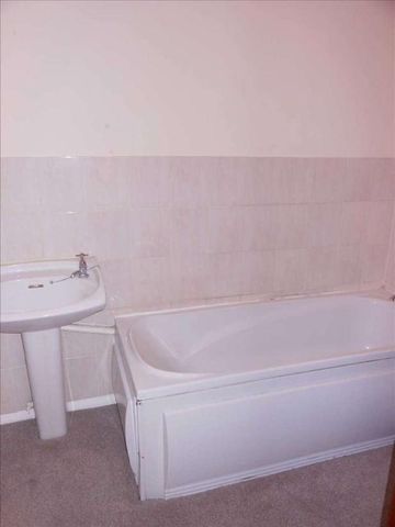 Warwick Road, Scunthorpe, DN16 - Photo 4