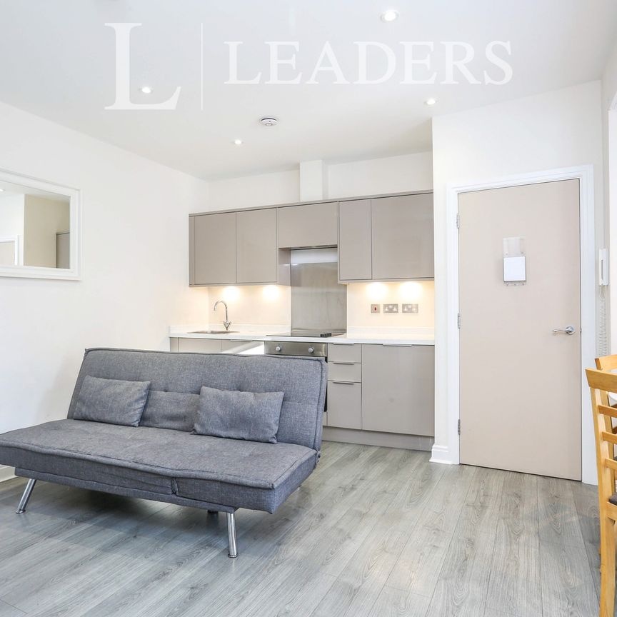 1 bedroom apartment to rent Station Approach, West Byfleet, KT14 - Photo 1