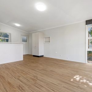 Elevated Living with Stunning Brisbane Water Views - Photo 2
