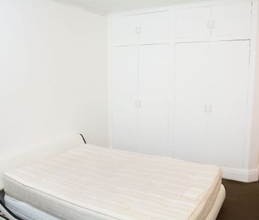 Room in a Shared House, Roehampton Vale, SW15 - Photo 3