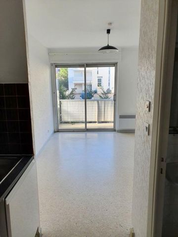 Studio de 18.90 m² avec kitchenette équipée. - Photo 2