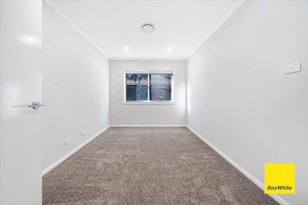 Near new spacious and comfortable family home - Photo 2