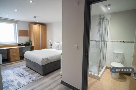 1 bedroom in a house share to rent - Photo 5