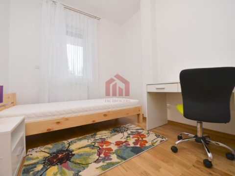 Mieszkanie z klimatyzacją, komórka i miejsce postojowe - Zdjęcie 1