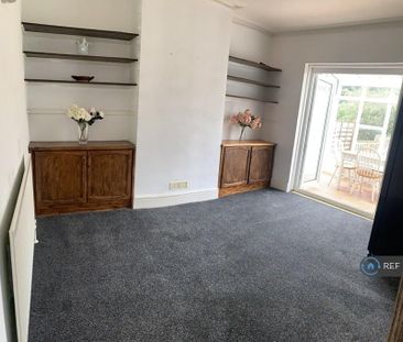 4 bedroom semi-detached house to rent - Photo 1