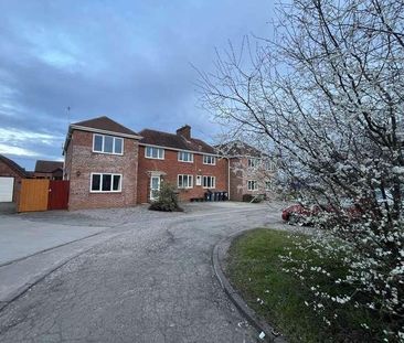 Arras Close, Trowbridge, Wiltshire, BA14 - Photo 2