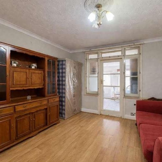 Mornington Crescent, Hounslow, TW5 - Photo 1
