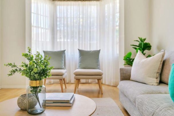 Quiet & Comfortable Living in a Leafy Location - Photo 1