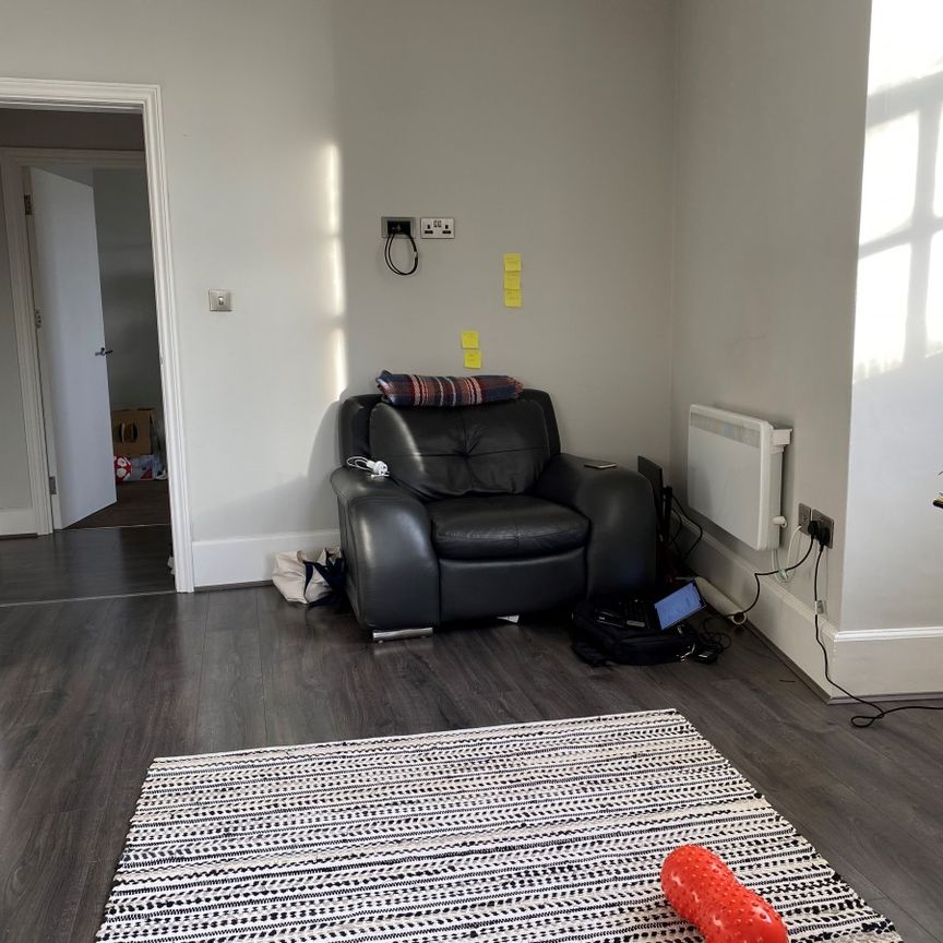 Market Place, Newark, Nottinghamshire, NG24 - Photo 1