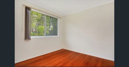 Sprawling 2 level family home! - Photo 4