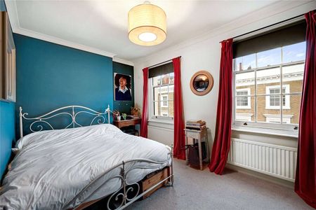 Beautiful period maisonette set over 2 floors in a charming period conversion which is presented in good condition throughout. - Photo 2