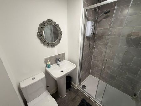 1 bedroom in a house share to rent - Photo 5