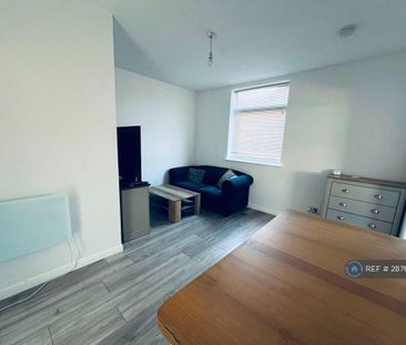 1 bedroom penthouse to rent - Photo 2
