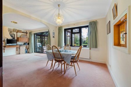 4 bedroom detached house to rent - Photo 2