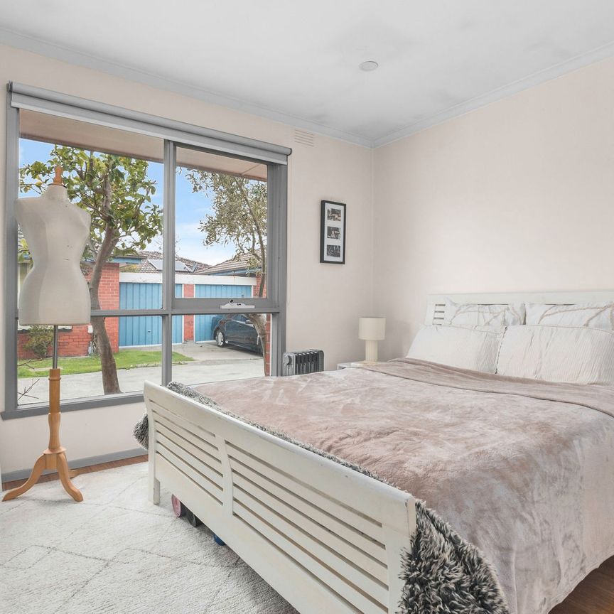 Quiet Block | Bayside Location | Walking Distance - Photo 1