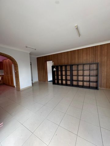 Premium Rental Opportunity - 4 Bedrooms | 1 Bathroom | Oversized Kitchen - Photo 2