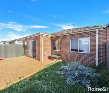 16 Ritchie Circuit, Tarneit, VIC 3029 - Photo 2