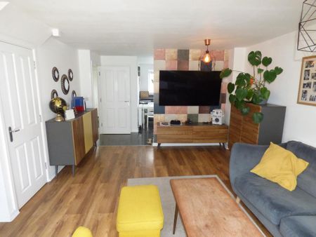 4 bedroom townhouse to rent - Photo 3