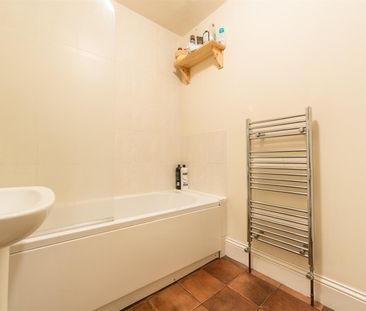 5 bed terraced house to rent in Falmouth Road, Heaton, NE6 - Photo 2