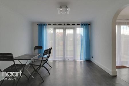 5 bedroom end of terrace house to rent - Photo 2