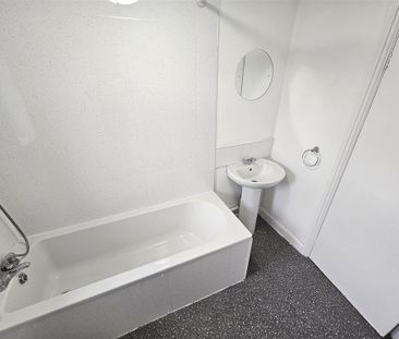 3 bedroom apartment to rent - Photo 2