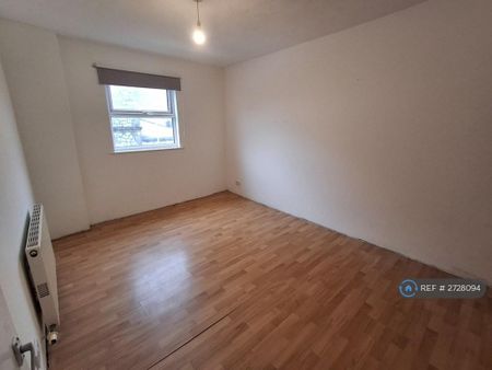 2 bedroom maisonette to rent - Photo 3