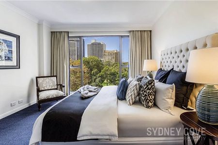 HYDE PARK LIFESTYLE | Furnished - Photo 3