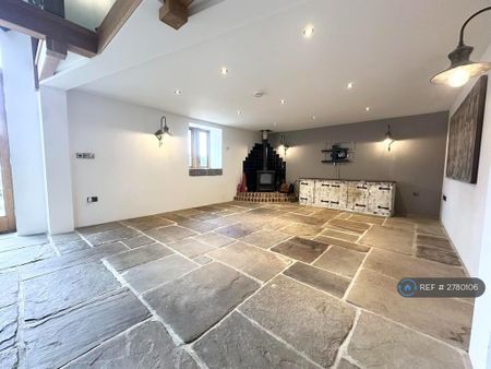 3 bedroom detached house to rent - Photo 2