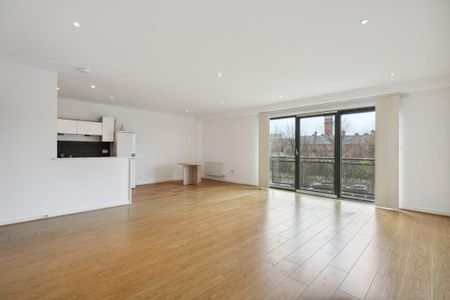 2 bedroom flat to rent - Photo 2