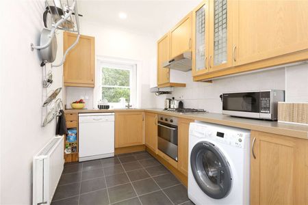 This is a large flat set over two floors and is part of a converted Victorian house. - Photo 5