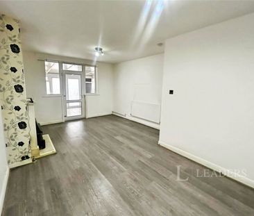 3 bedroom bungalow to rent Roman Road, Luton, Bedfordshire, LU4 - Photo 2