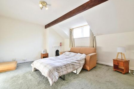 3 bedroom end of terrace house to rent - Photo 3